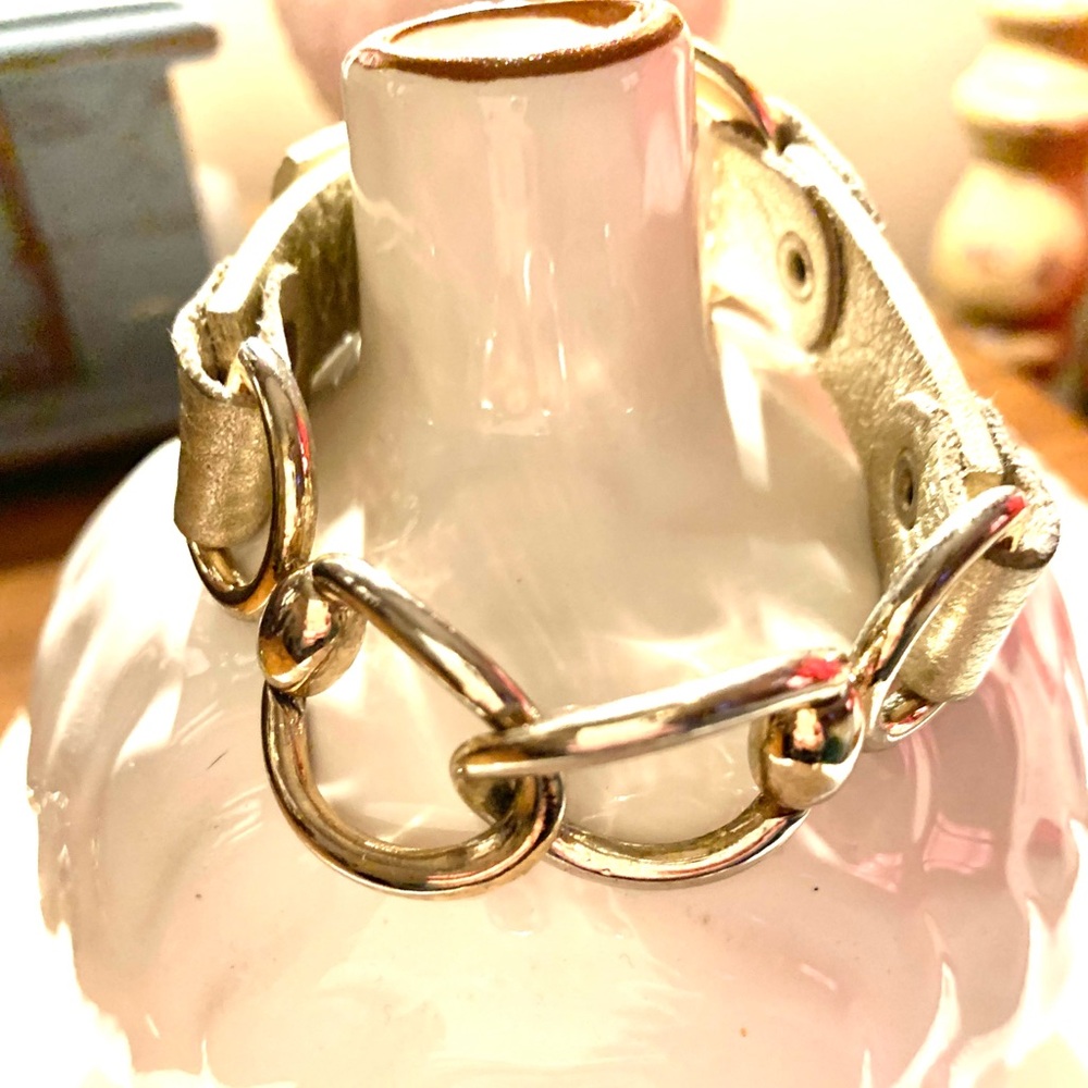 Elegant Gold Chain Bracelet